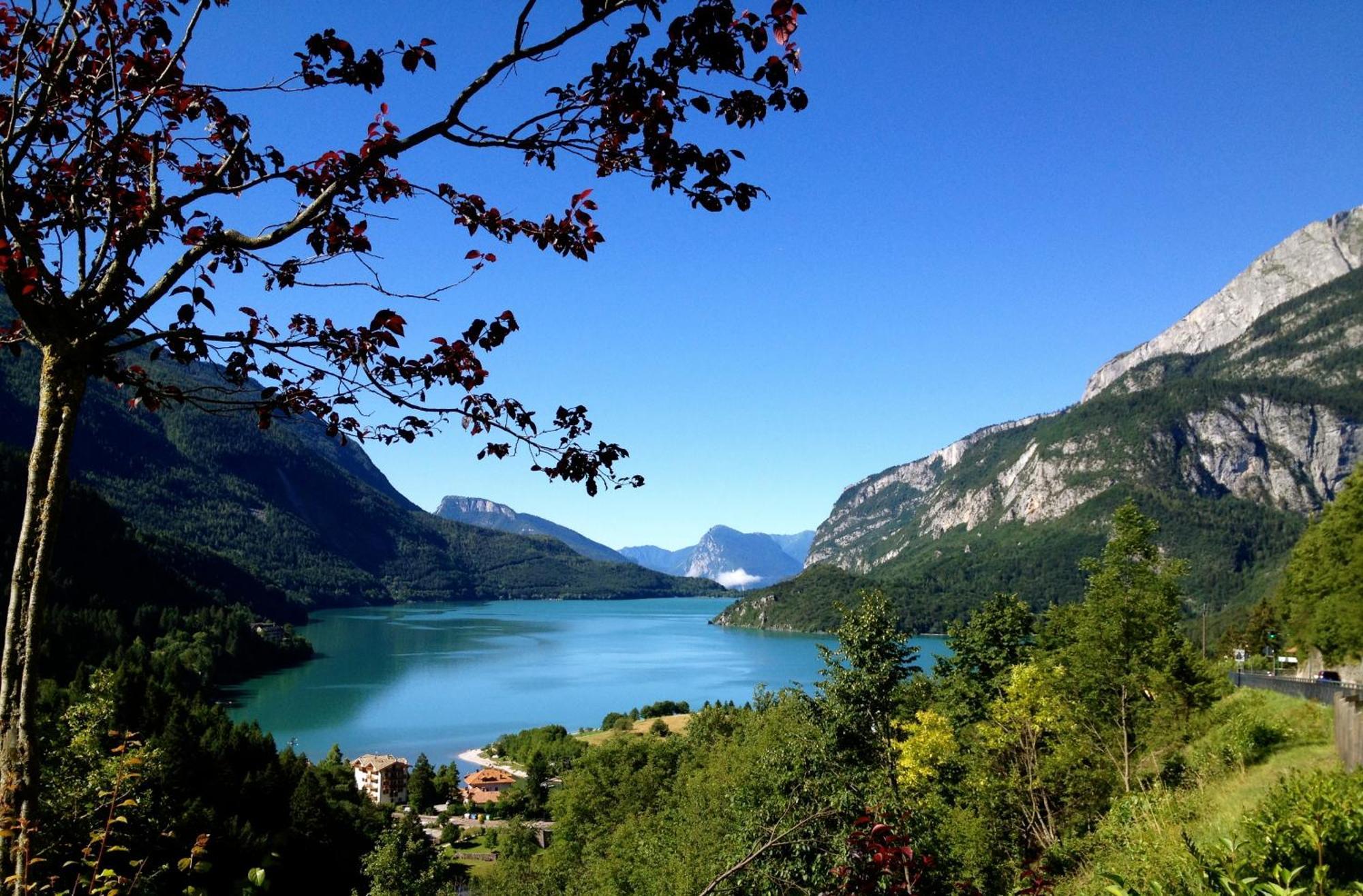 Chalet Al Lago Molveno Exterior photo