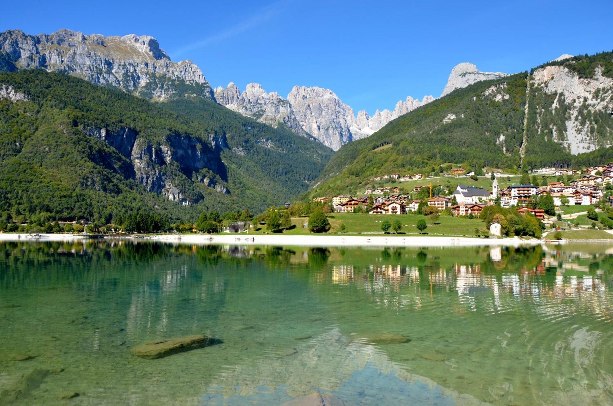 Chalet Al Lago Molveno Exterior photo