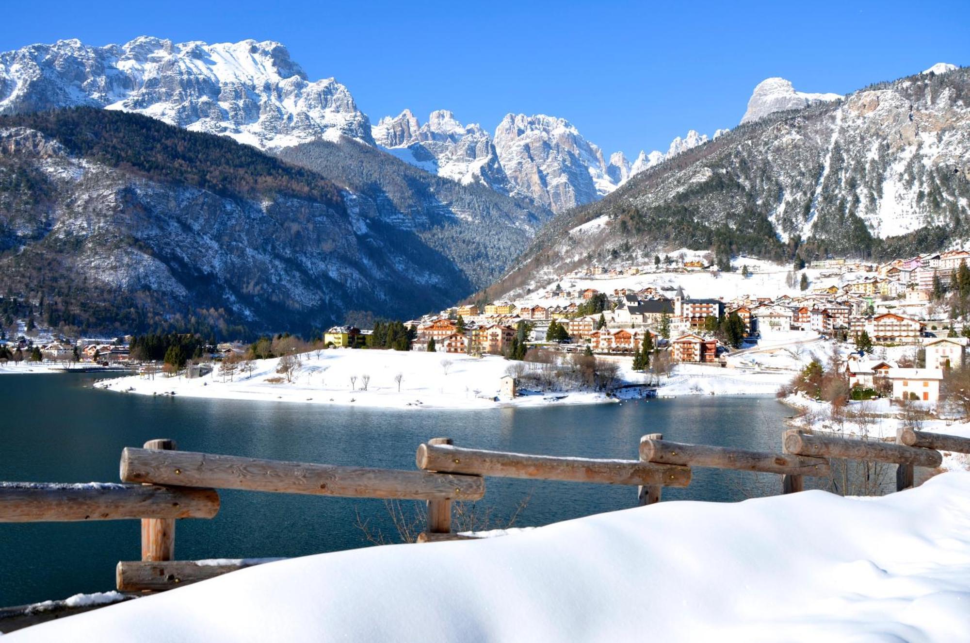 Chalet Al Lago Molveno Exterior photo